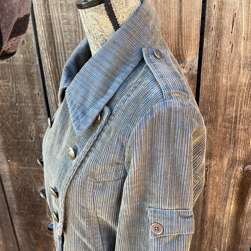 Awesome coat. - Picture 2 of 10